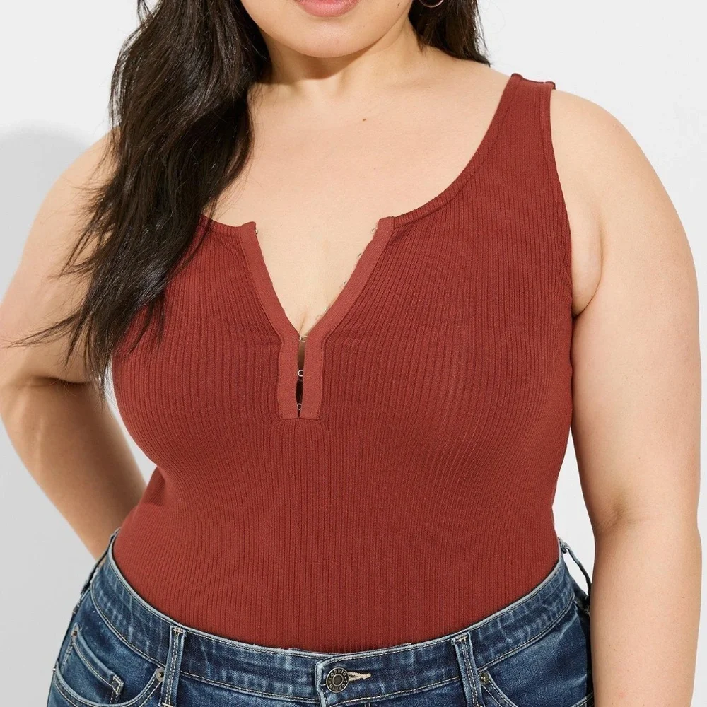 Torrid Tank Top 1X Burgundy Ribbed Tee Scoop Hook & Eye Bust Plus Size Shirt New